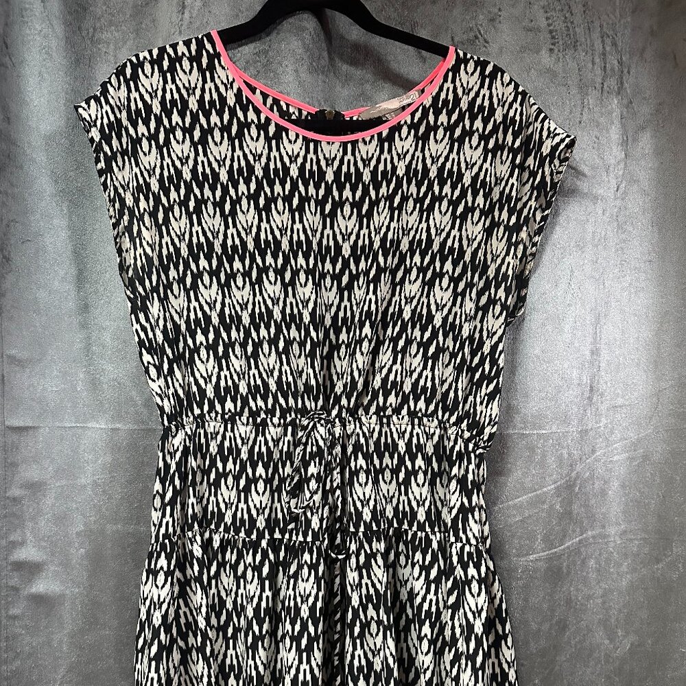 Forever 21 (Love 21) drop waist print dress with hot pink collar size M